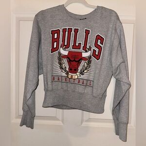 Chicago Bulls women’s grey logo cropped sweatshirt M fall NBA athleisure